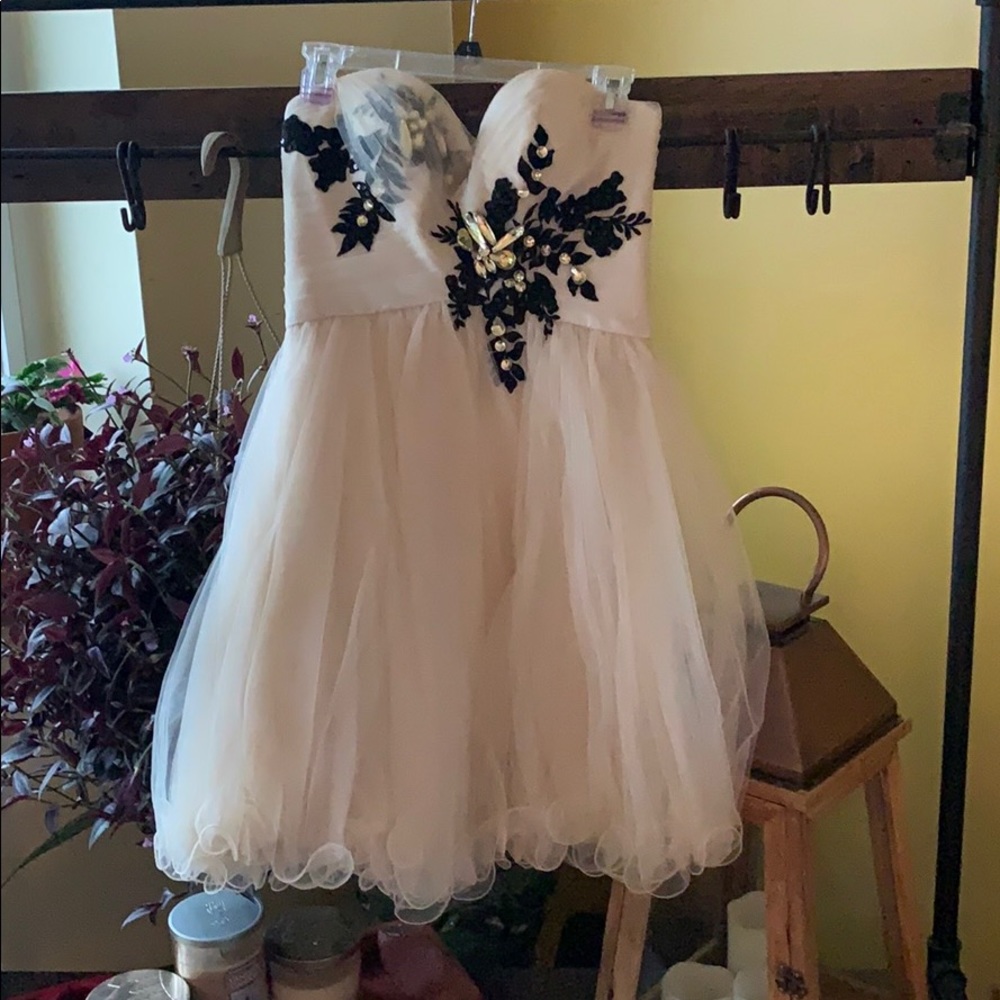 Strapless formal dress